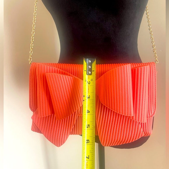 She’s Cute As a Bow 🎀 purse 👛 - Picture 6 of 8